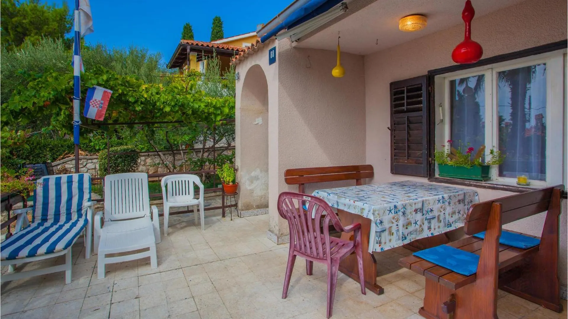 Gorgeous Apartment In Cres With Kitchen