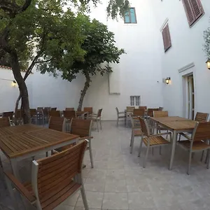Bed & Breakfast Neho, Cres