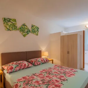Gostinjska kuća Muzic, Cres