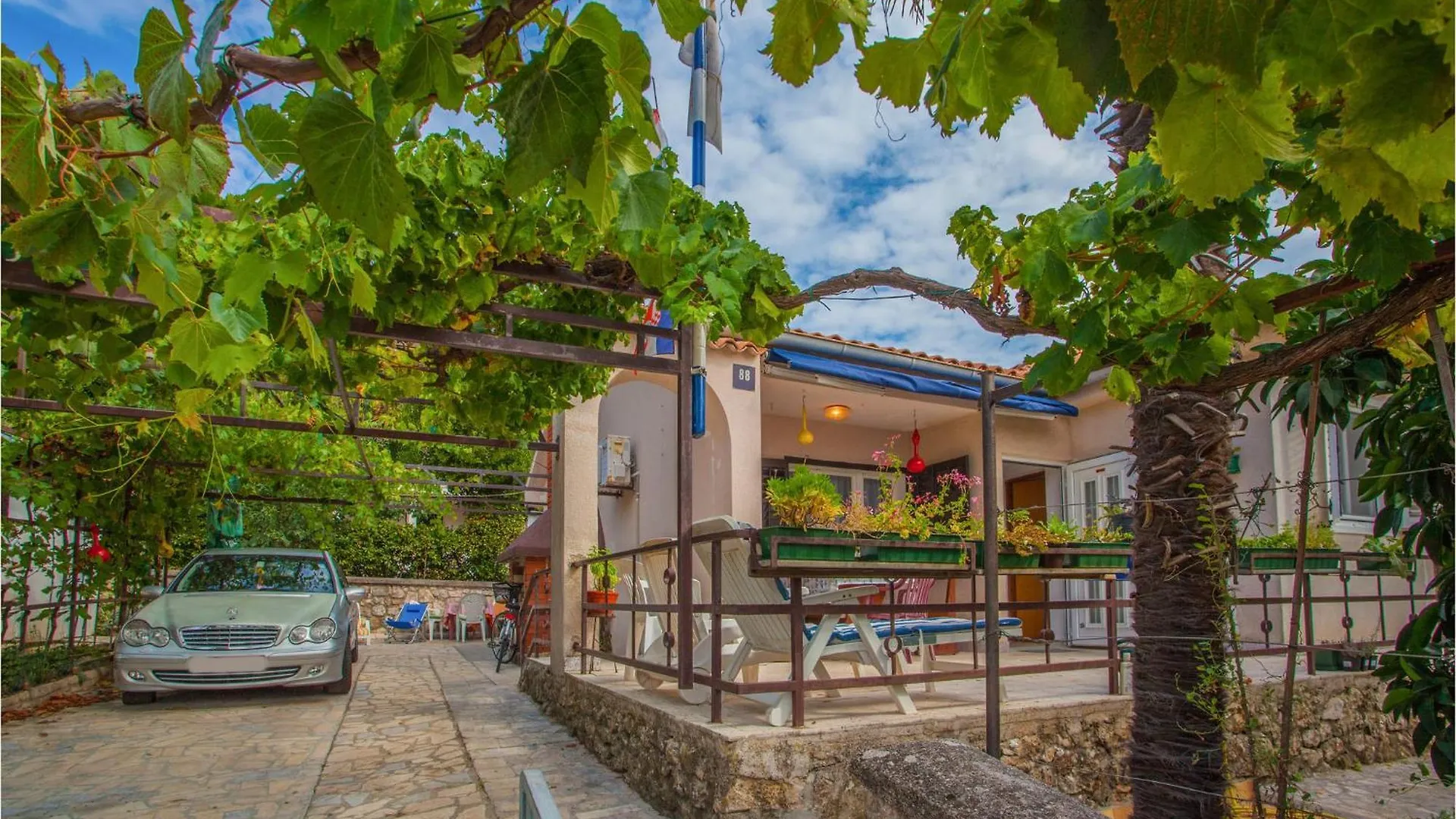 Gorgeous Apartment In Cres With Kitchen