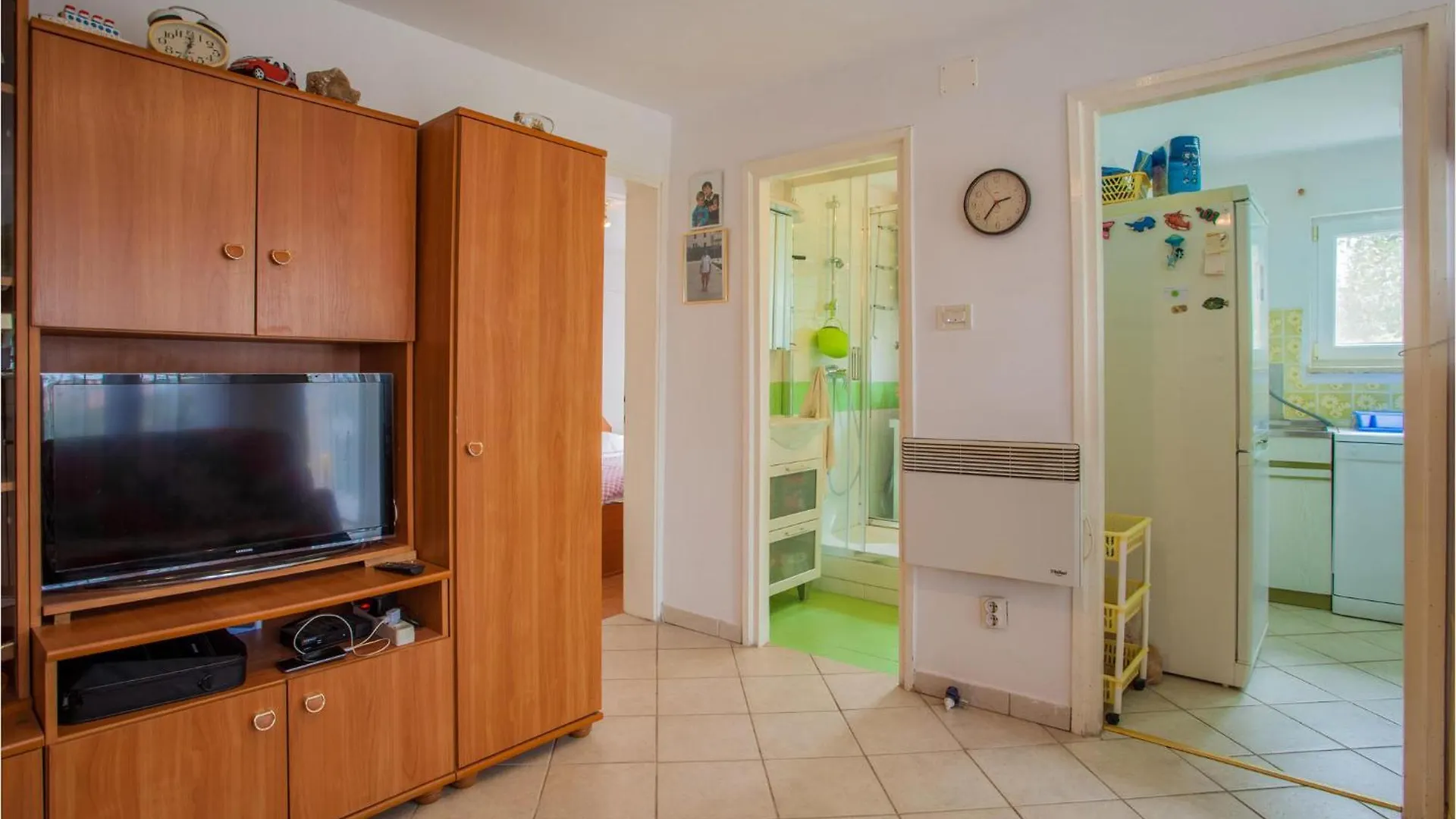 Gorgeous Apartment In Cres With Kitchen