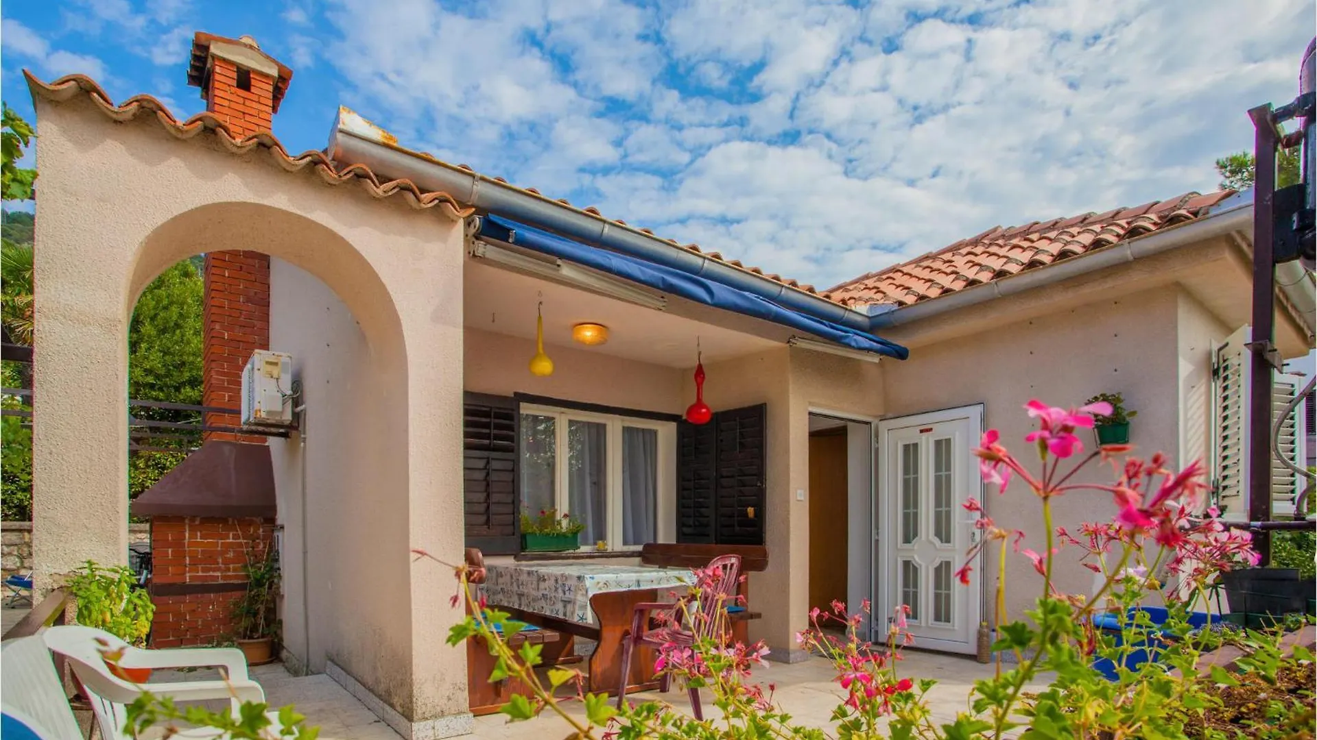Gorgeous Apartment In Cres With Kitchen