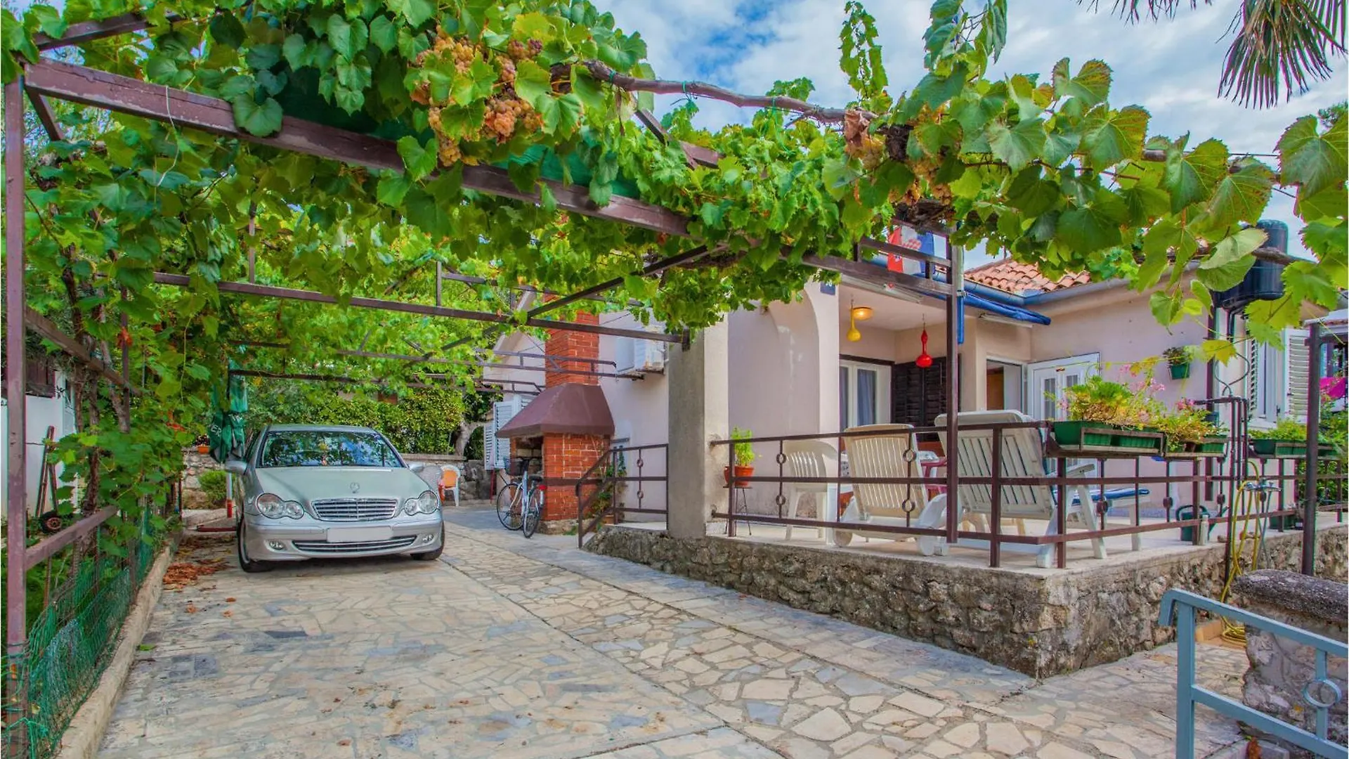 Gorgeous Apartment In Cres With Kitchen