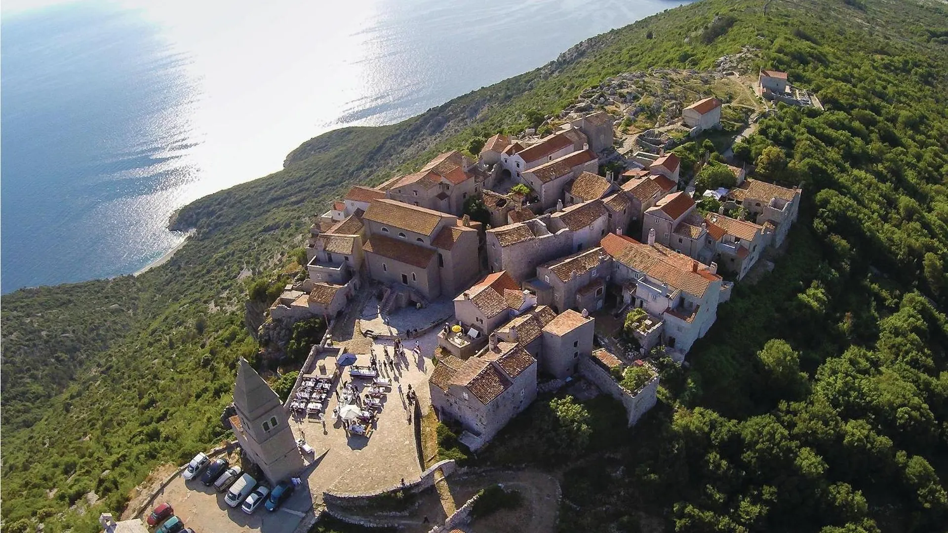 Gorgeous Apartment In Cres With Kitchen